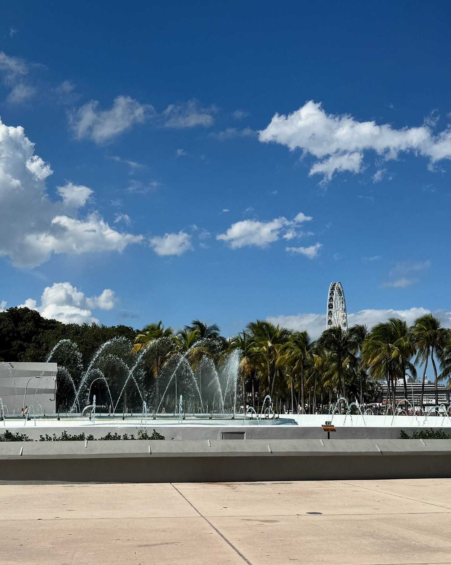 Stroll and relax at Bayfront Park