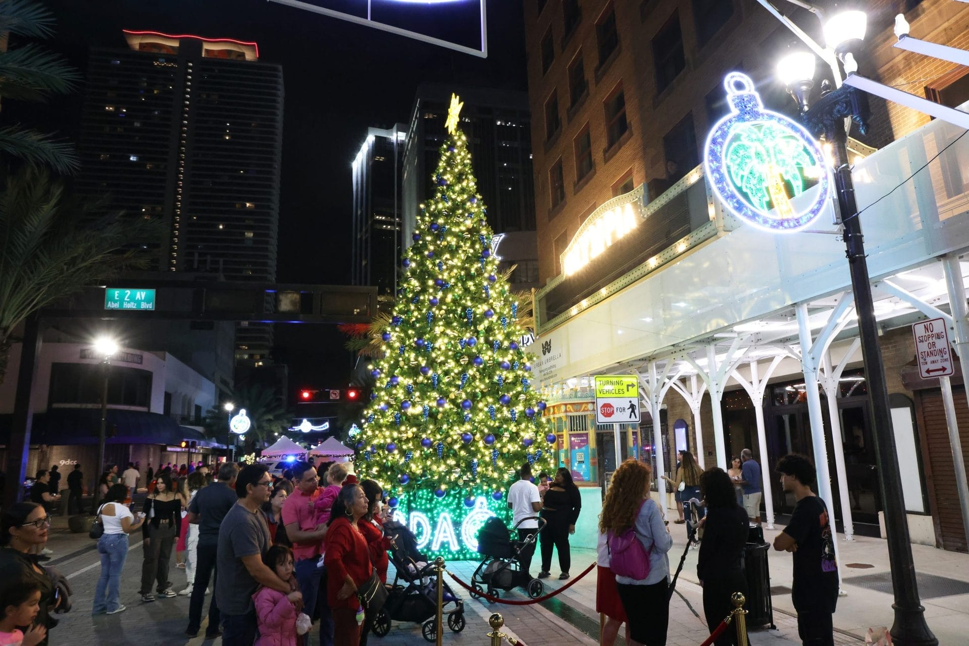 Downtown Miami Holiday Village, Markets