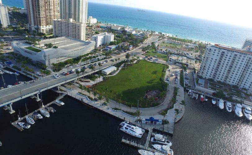Las Olas Intracoastal Promenade Park, Boat Parade